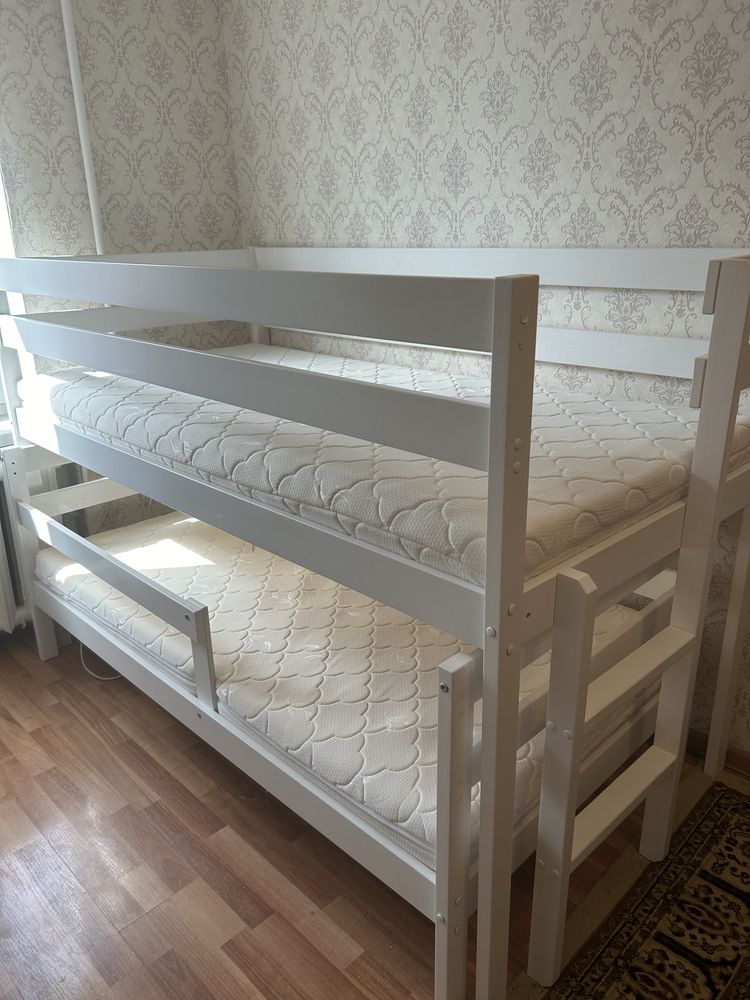 Кровать детская , кровать двухярусная , кроватка .