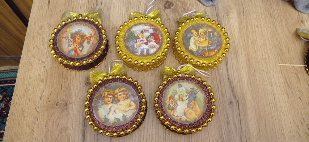 Игрушки на ёлку хендмейд.