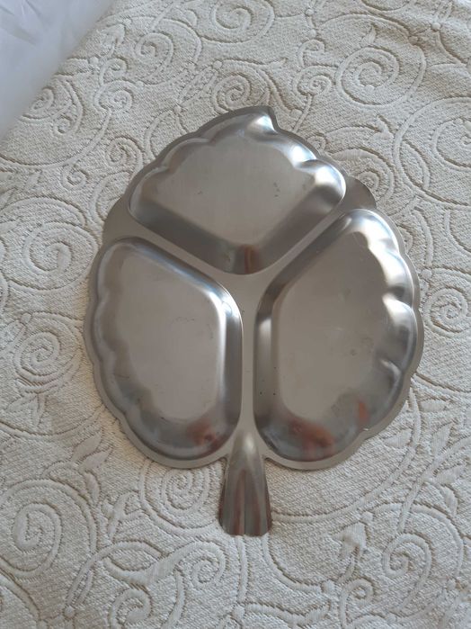 platou/farfurie mare de inox in forma de frunza superb
