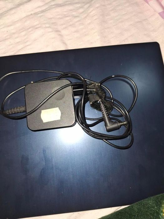 Laptop IdeaPad 3 display spart