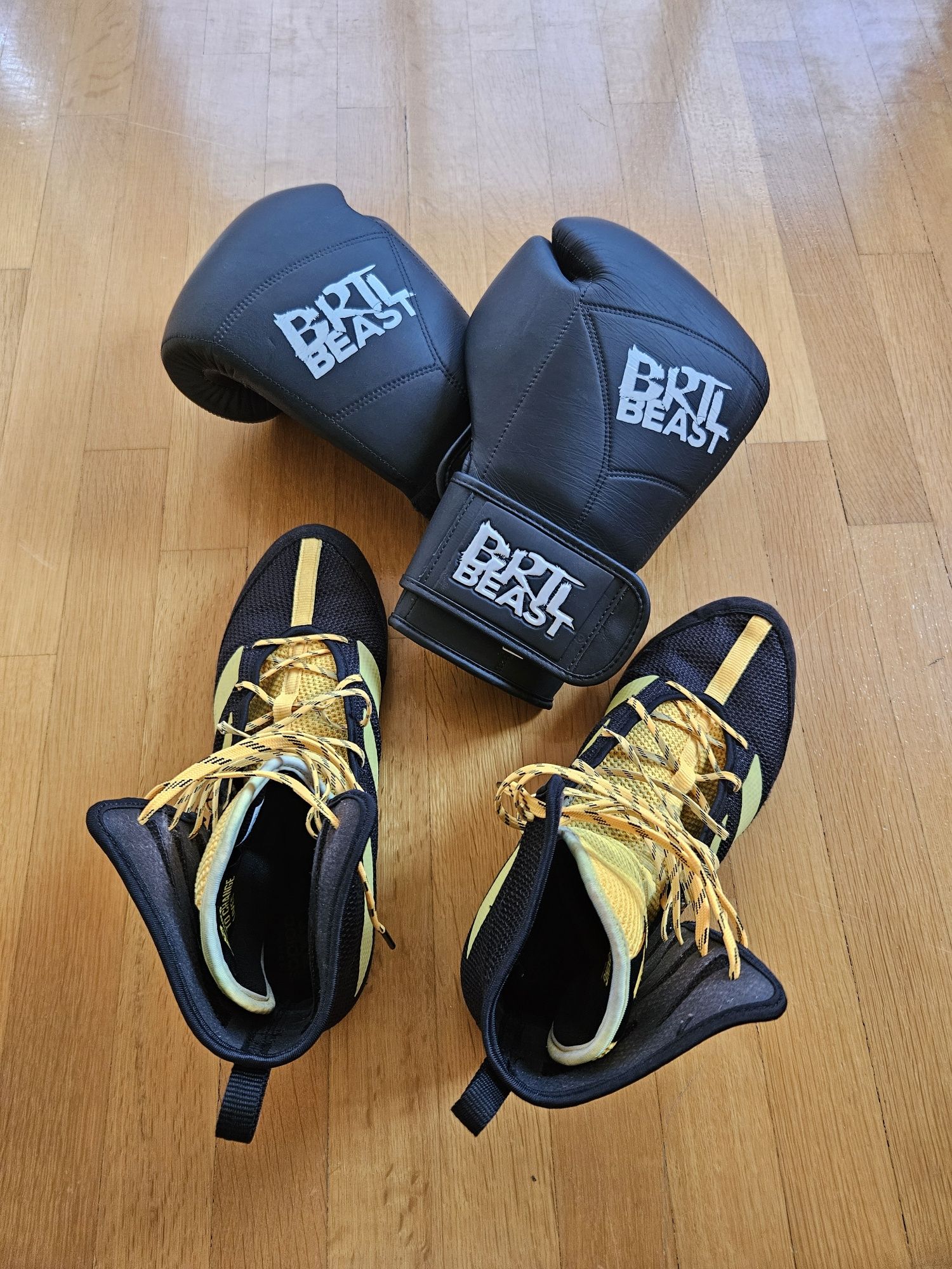 Обувки за бокс Adidas Box Hog 3 номер 45 1/3 + подарък ръкавици за бок