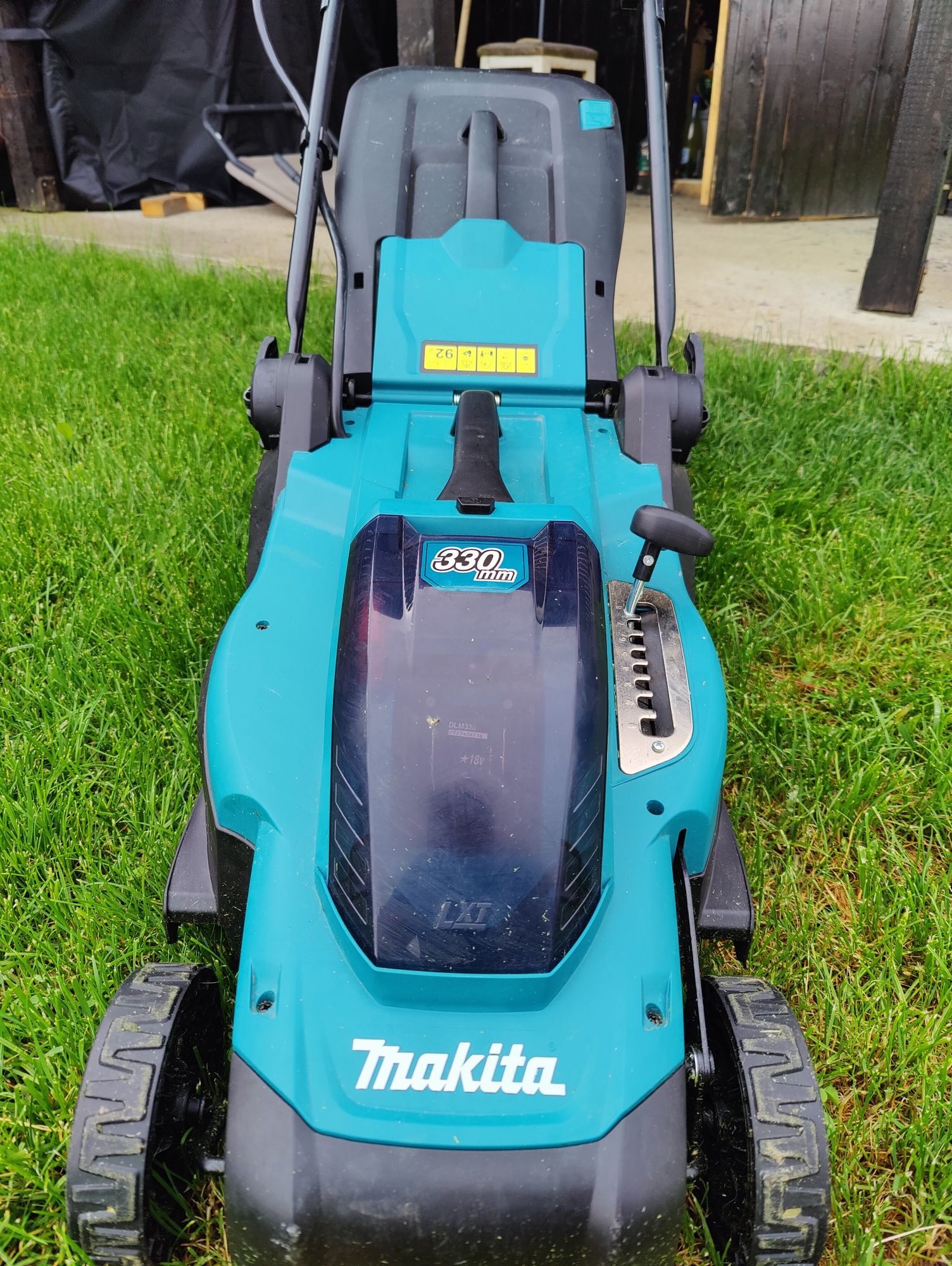 Masina de tuns iarba cu acumulator Makita DLM330