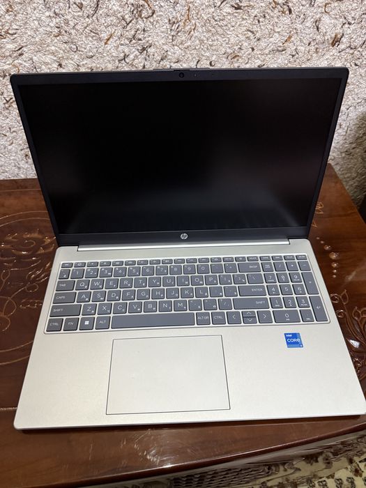 Yangi noutbuk sotiladi