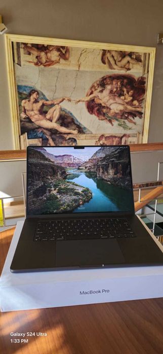 Macbook pro 16'-m4 RPO-24 GB RAM-512 GB storge