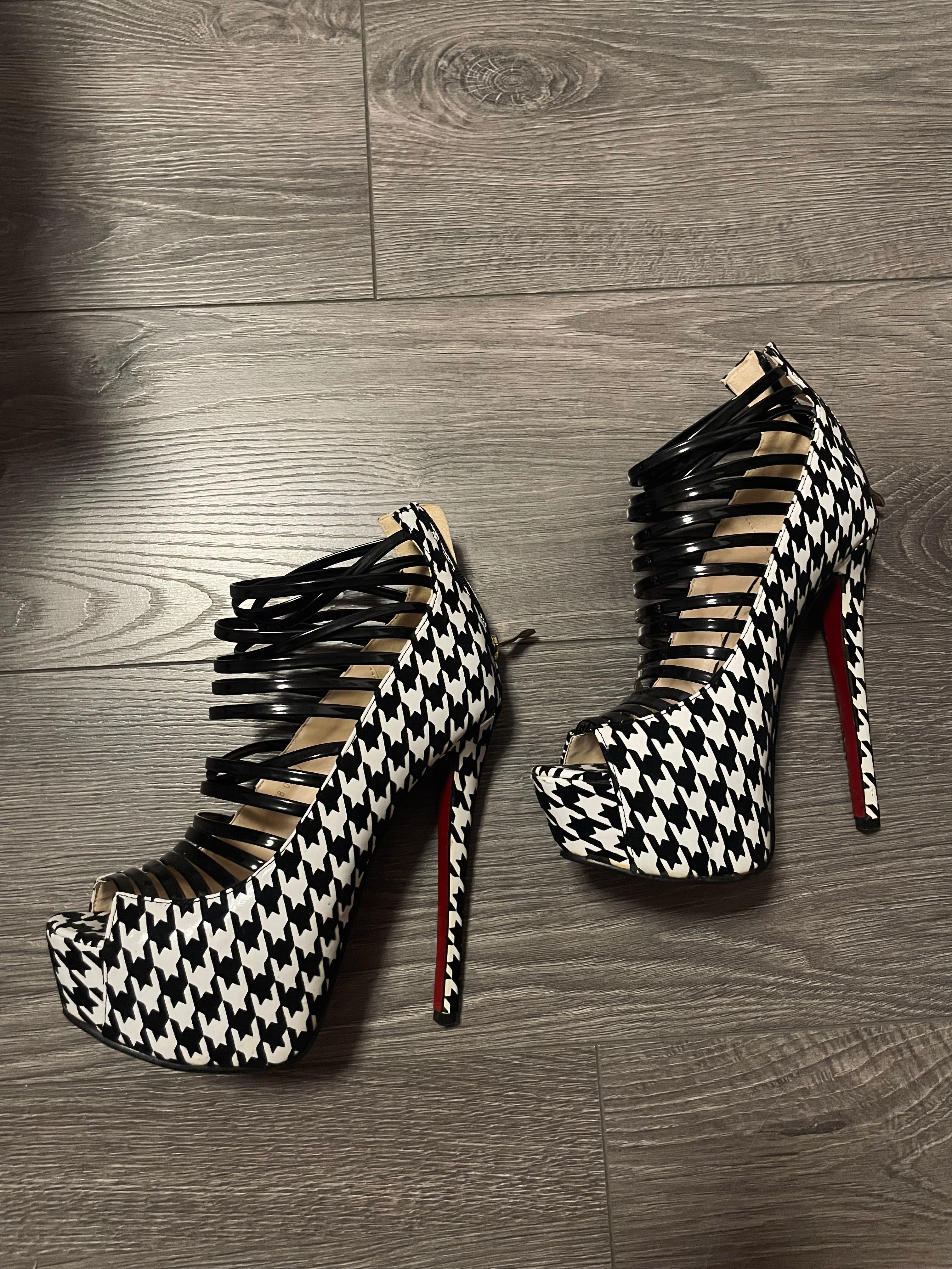 Дамски обувки с ток Christian Louboutin