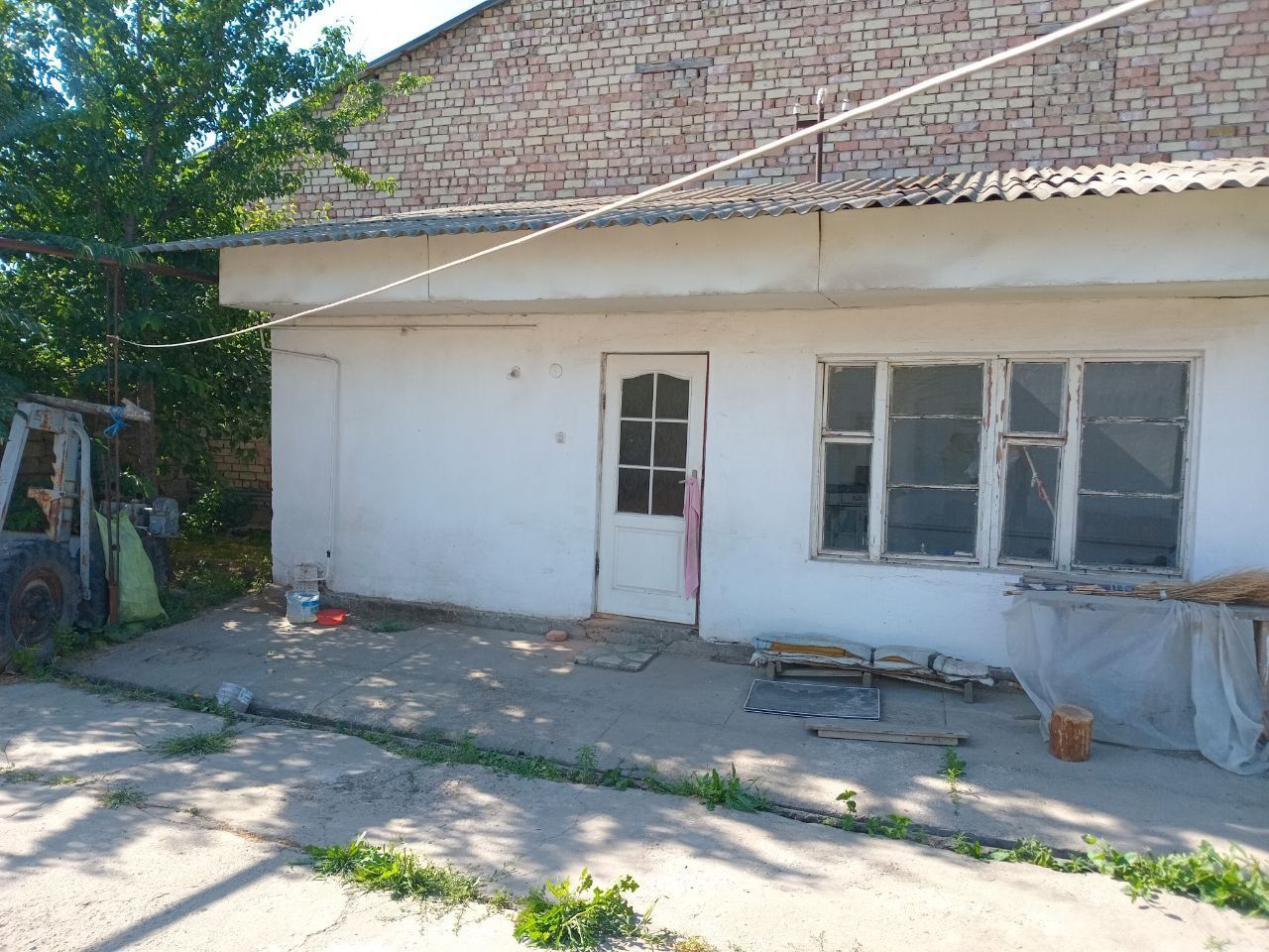 Hovli sotiladi 10 sotix 4 xona bez remont yer hisobida  Tosh. Viloyati