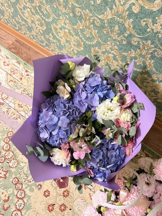 Цветы микс - в большой коробке