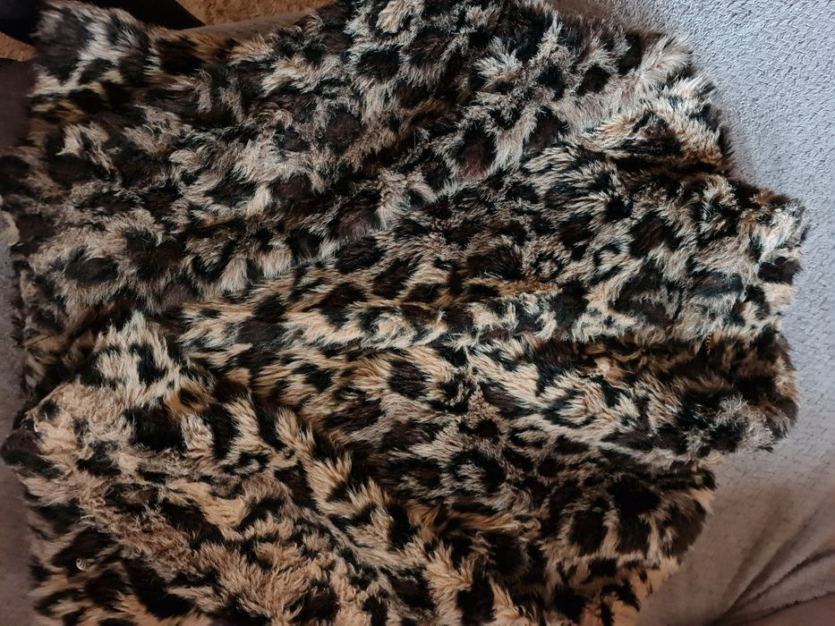 Vând haina de blana mărimea S-M