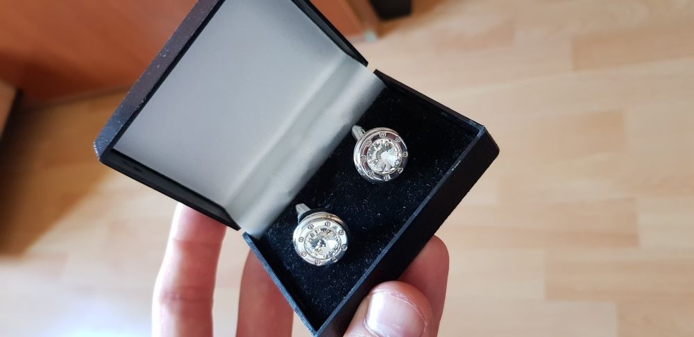 Butoni eleganti, piatra transparenta