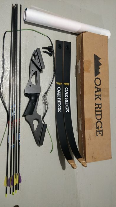 Arc Recurve Mystic Oak Ridge, 58 inch, 35 lbs + 5 săgeți fibră carbon