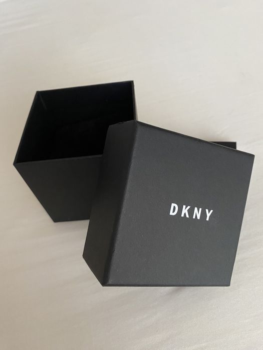 Кутия от часовник DKNY