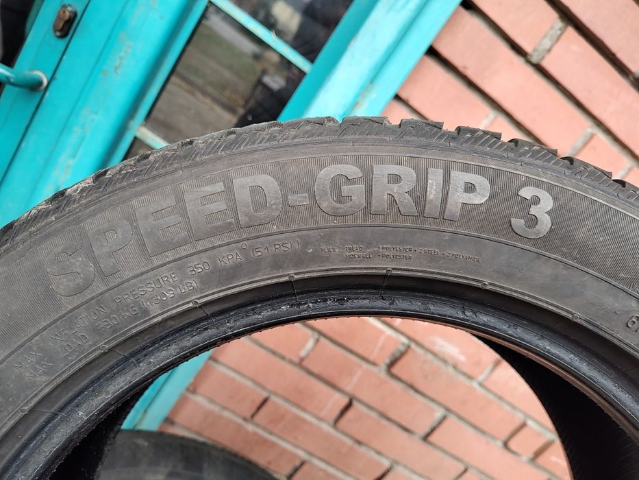 Продавам 2 зимни гуми 225/55/17 Semperit