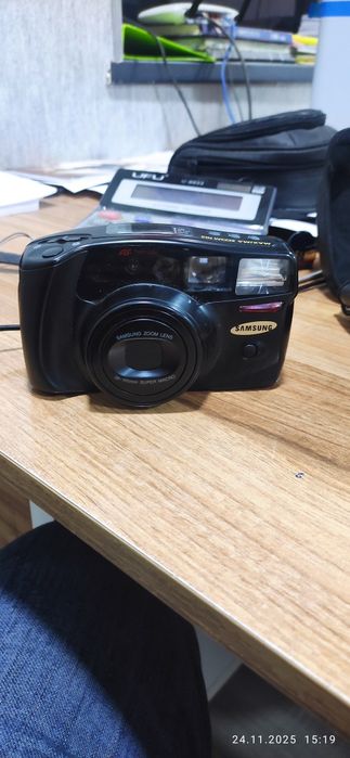 Продаю видеокамеру самсунг и пленечний фотоаппарат самсунг