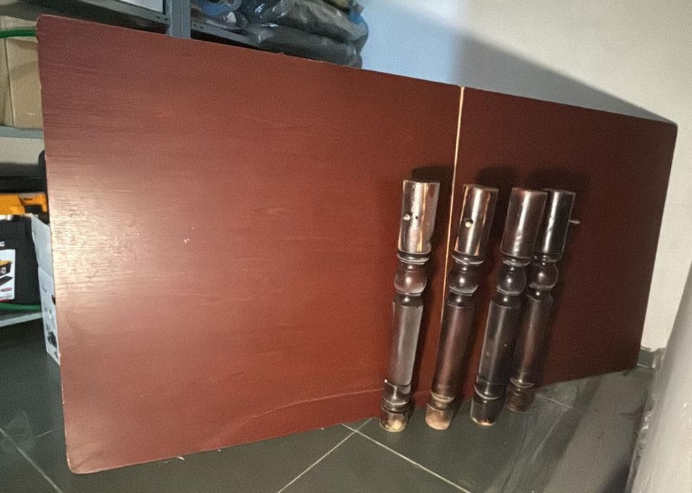 Отдам даром стол, обувница, тумбочка