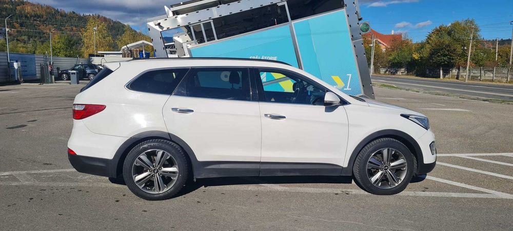 Hyundai Grand Santa Fe 2.2 CRDi 4WD – 6 locuri – 4x4 Automat – 2014