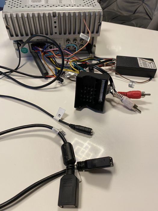 Продавам мултимедия за VAG