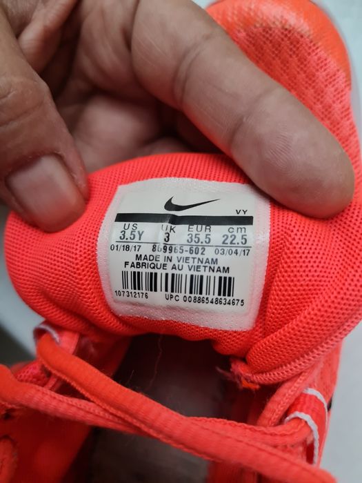 Adidașii Karl Lagerfeld nr 35 și Nike nr 35.5