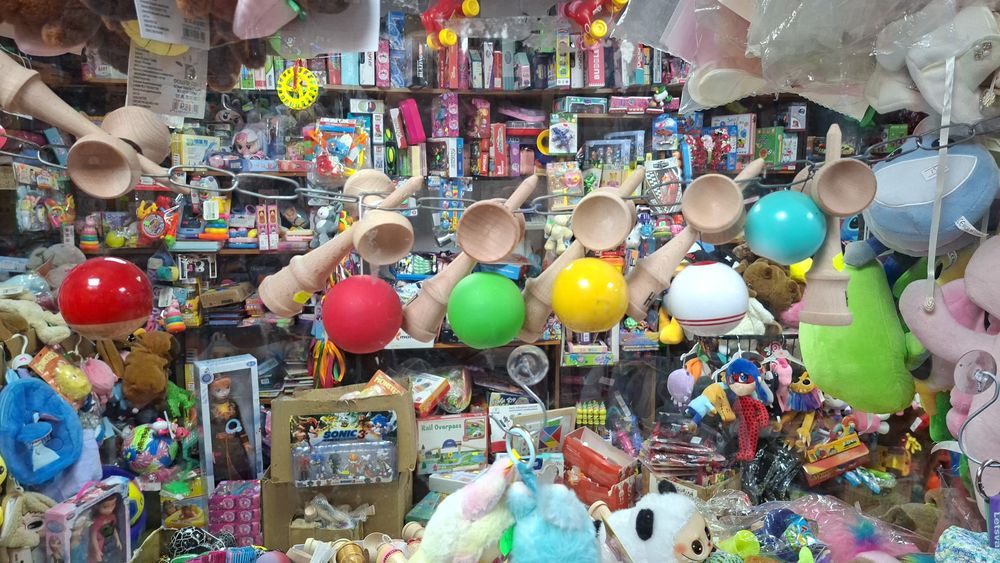 Kendama 70  lei .60 lei . 50 lei. 40 lei . Kendama . Doar ridicare din