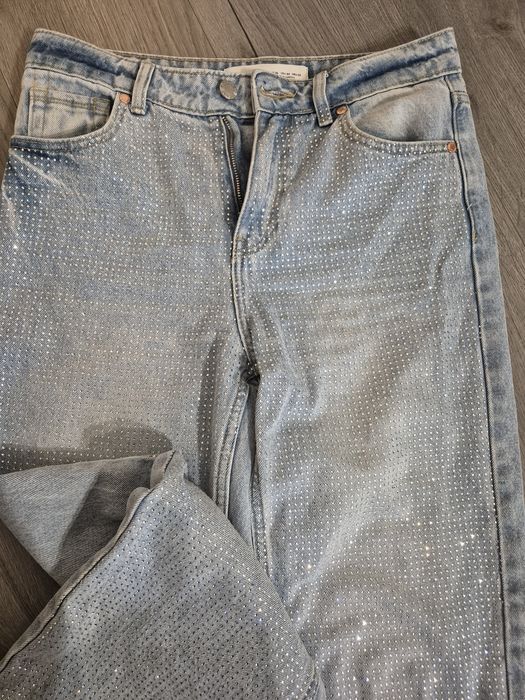 Blugi cu ștrasuri marimea 36 BERSHKA
