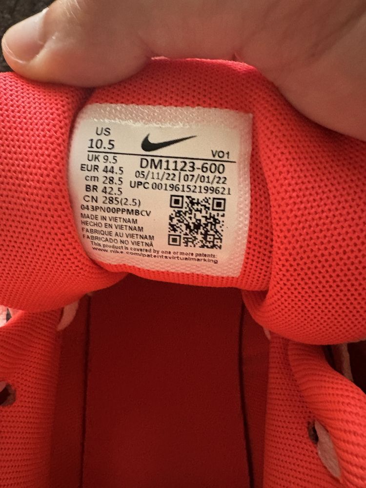 Vand papuci de baschet NIKE