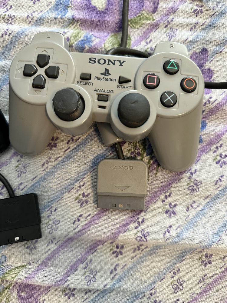 Два джойстика за PS2 DualShock