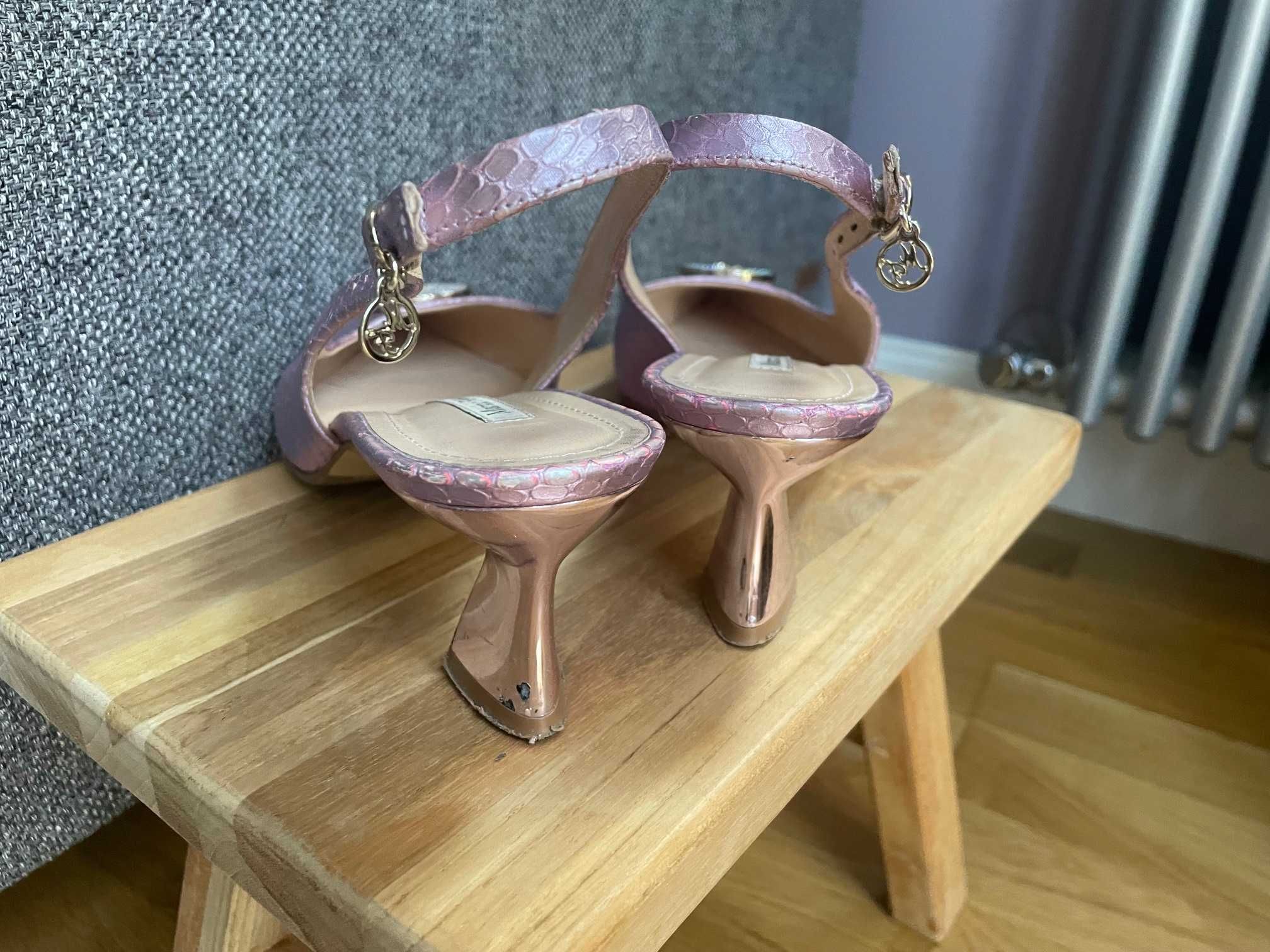 Италиански дамски обувки - бледо розов металик