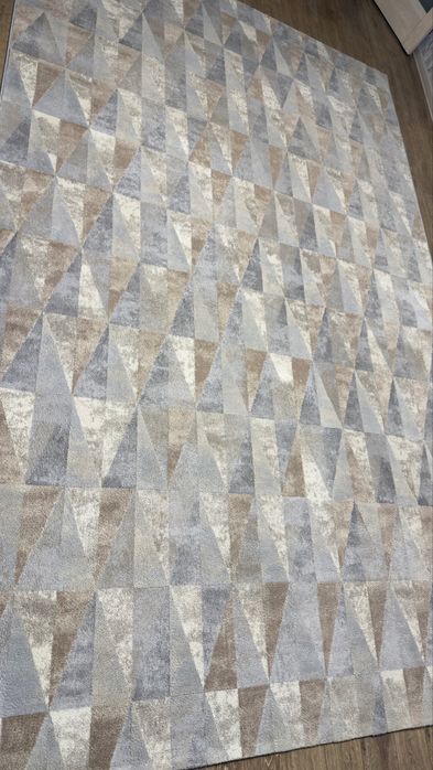 Продам ковер в хорошем состояние