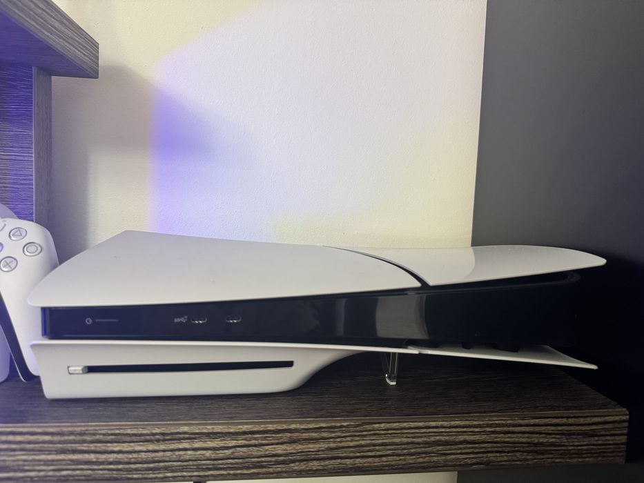 PlayStation 5 Slim 1TB + Controller + Stand de încărcare