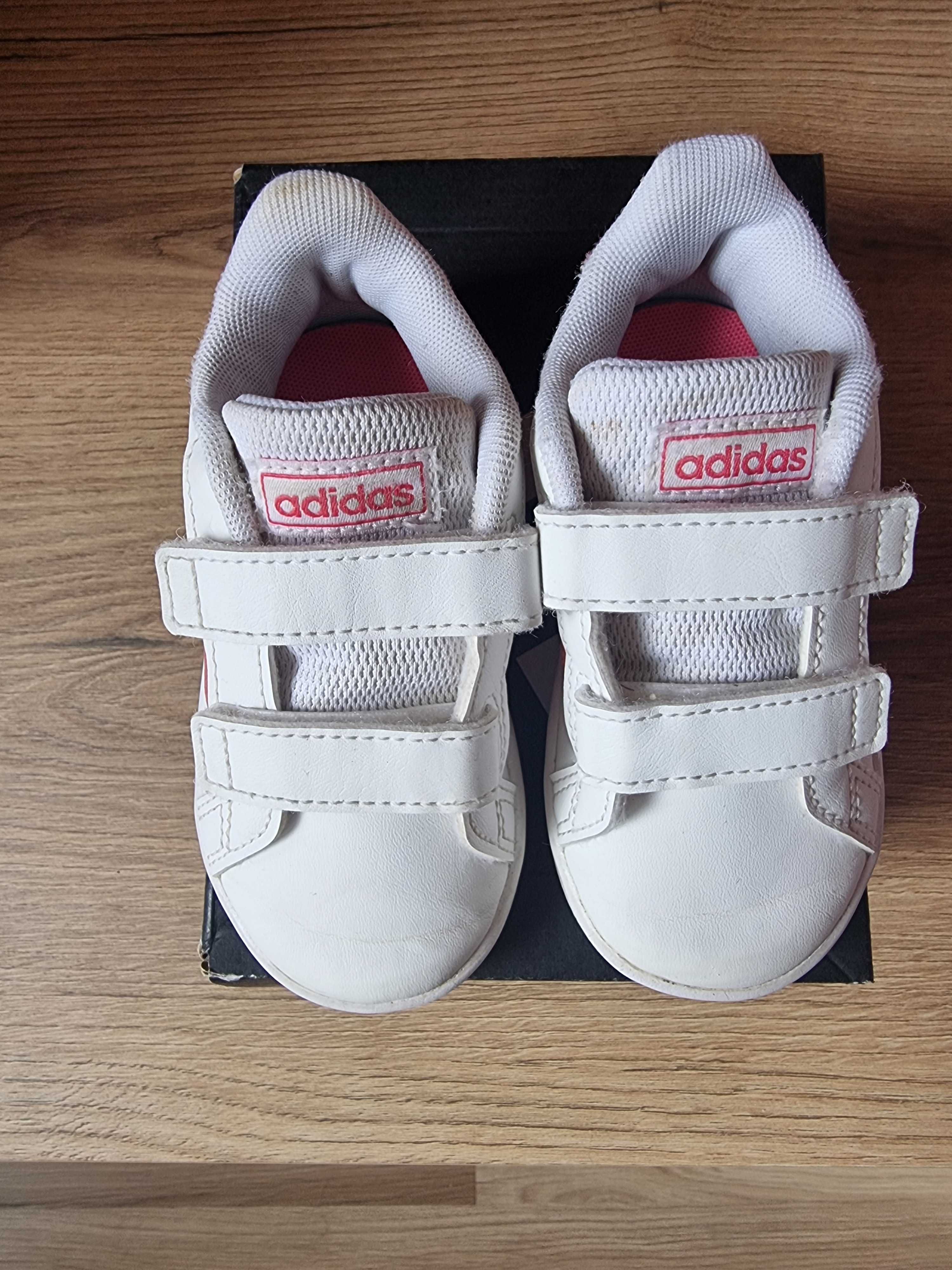 Маратонки Adidas 22 номер за момиче
