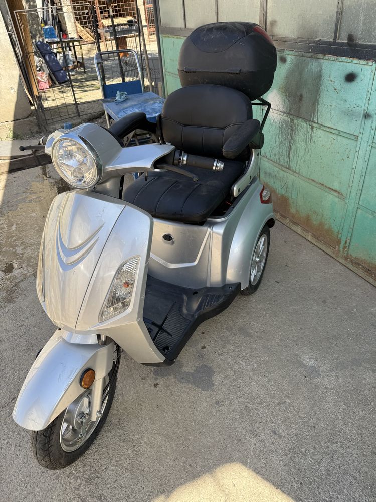 Scuter  electric 3 roti ( import germania )