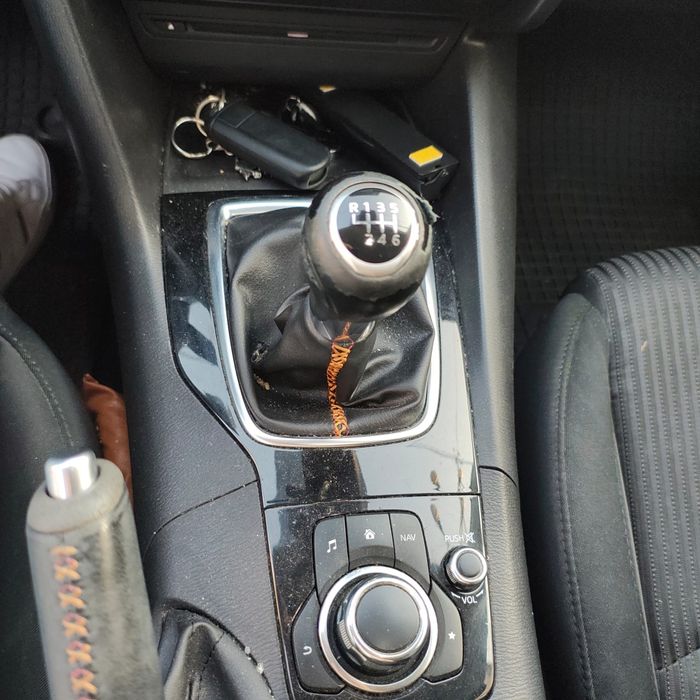 Vând Mazda 3 model BM/bn