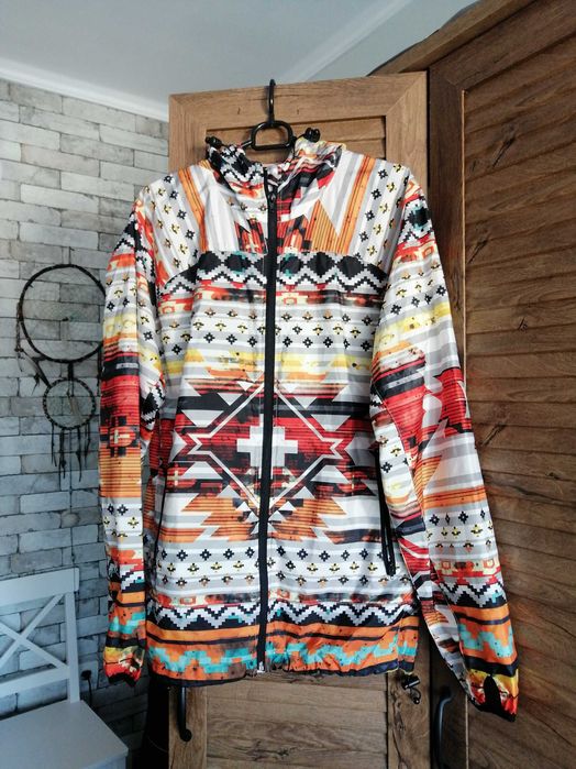 Яке ветровка с качулка