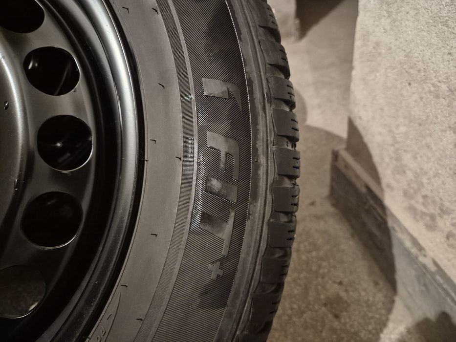 Зимни гуми с метални джанти и тасове