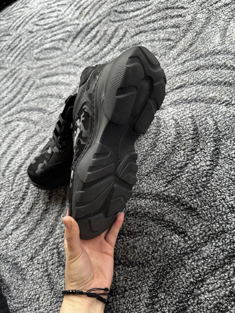 Pantofi sport din piele naturala, fabricati in Romania