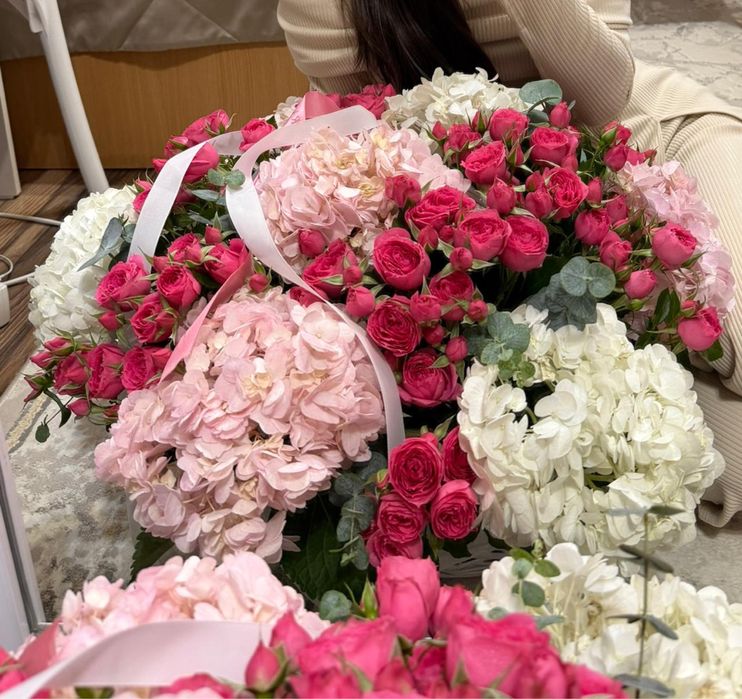 Цветы продаю свежие вчера купил торг есть напишите  срочноо