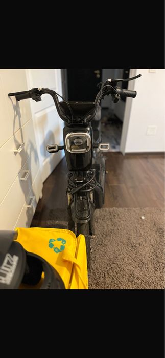Vand scuter electric