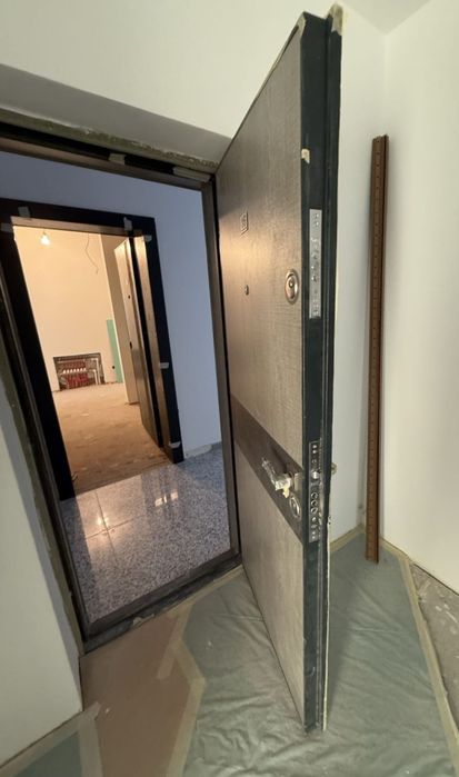 Ușă Metallica de intrare în apartament, deschiderea dreapta, Calitate