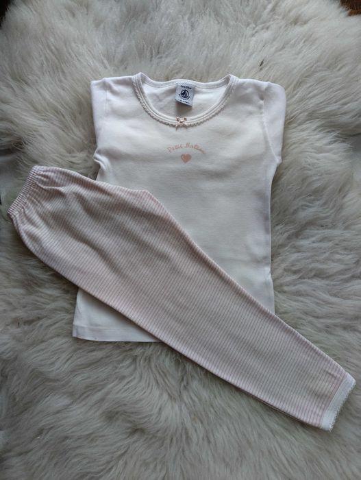 Продавам лот бодита и пижами Petit Bateau 95