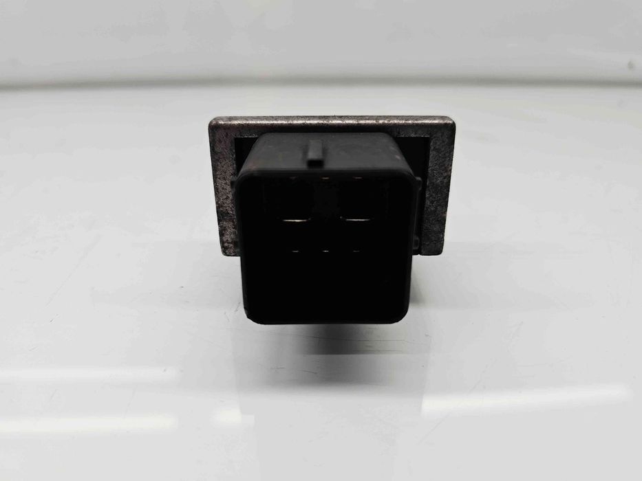 Releu  Nissan Juke [Fabr 2010-prezent] 8200859243