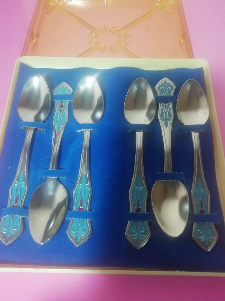 Чайные сувенирные подарочные ложки из цветного металла,