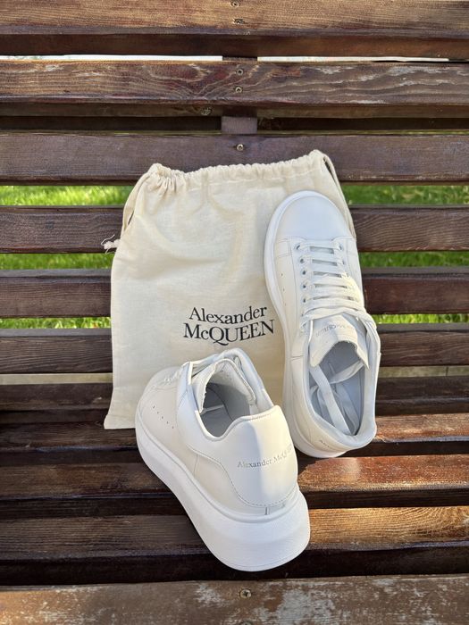 Adidași Alexander McQueen