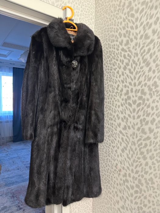 Норковая шуба черного цвета