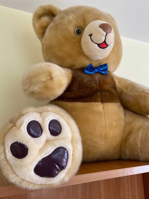 Плюшен мечок (играчка, мече) - бежов с кафяво и синя панделка