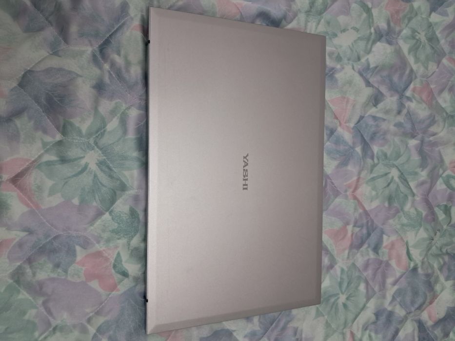 Vind trei laptop la un preț  convenabil