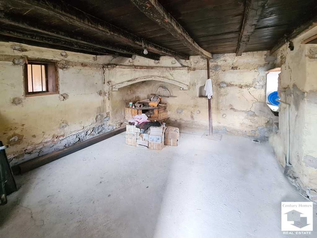 116190 Красива стара къща, с равен двор и кладенец, в с. Присово