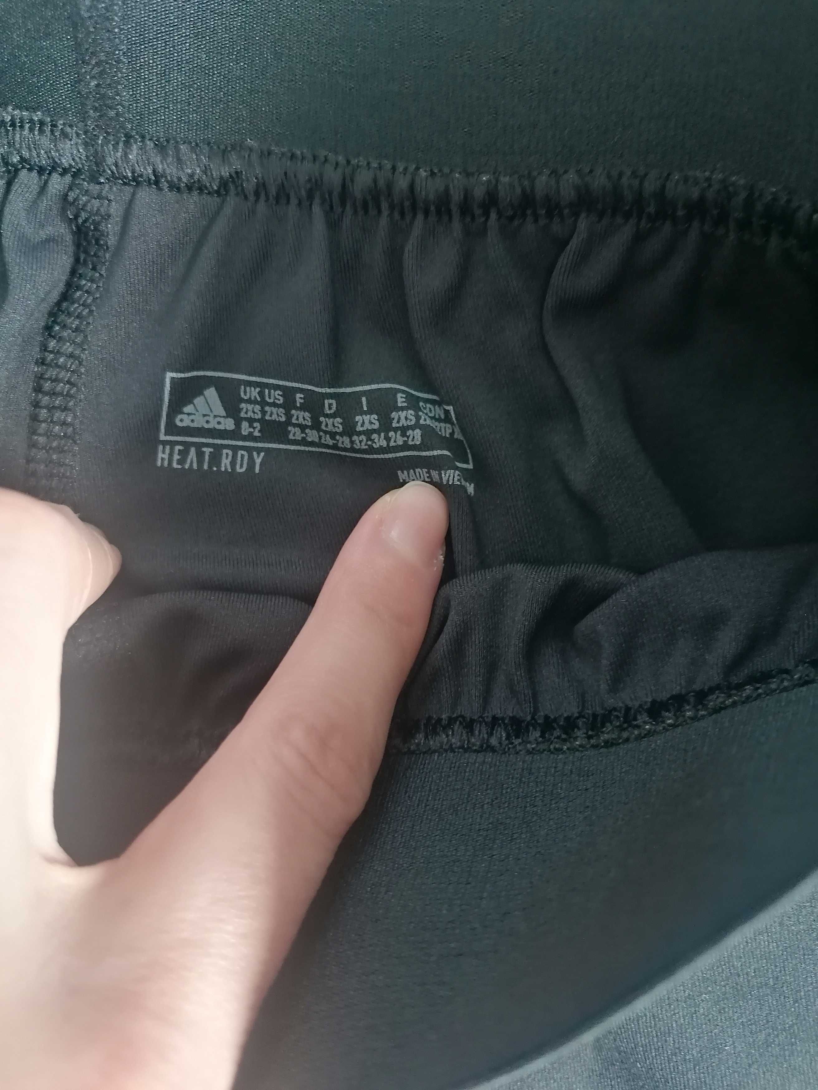 Pantaloni scurți Adidas dama noi xs/s