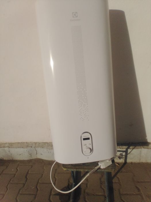 Срочно продам водонагреватель Electrolux 80 литр
