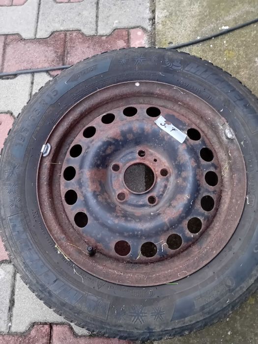 Vand cauciucuri cu genti  de tabla iarna Michelini foarte bune