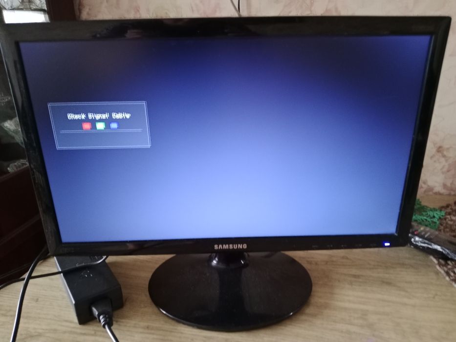 Рабочий монитор Samsung