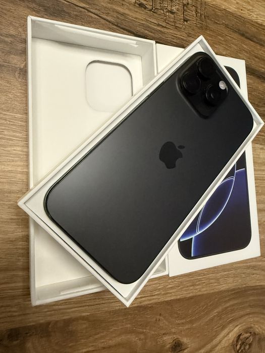 2 x iPhone 16 Pro Max
